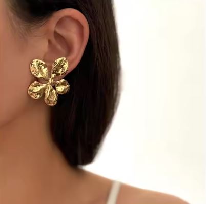 Aanya Glossy Stud Earrings